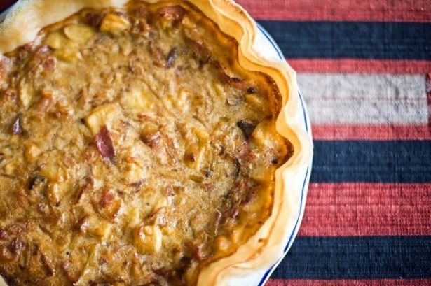 Tarta de manzana, bacon e idiazábal Tarta de manzana, bacon e idiazábal