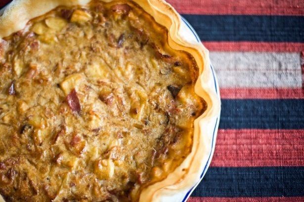 Tarta de manzana, bacon e idiazábal