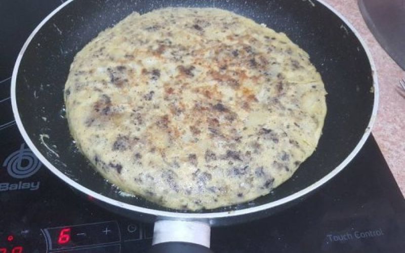 tortilla de patatas con morcilla de burgos