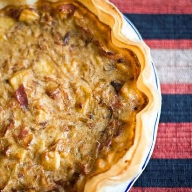 Tarta de manzana, bacon e idiazábal