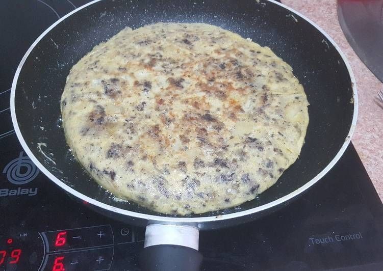 Tortilla de patatas con morcilla de Burgos