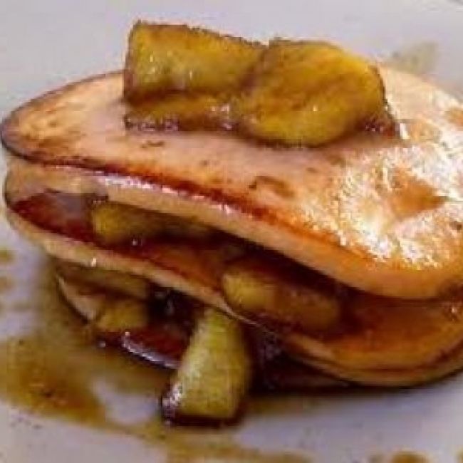 Milhojas de sajonia con manzana caramelizada