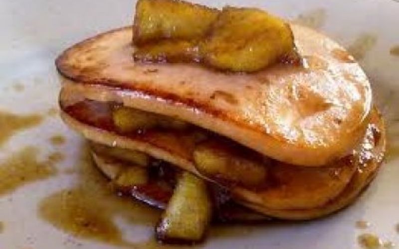 milhojas de sajonia con manzana caramelizada