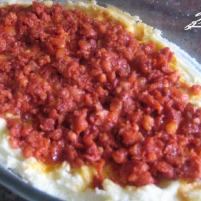 pastel de patatas con picadillo de chorizo