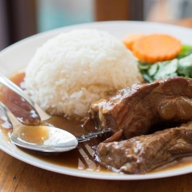 costillas adobadas con arroz